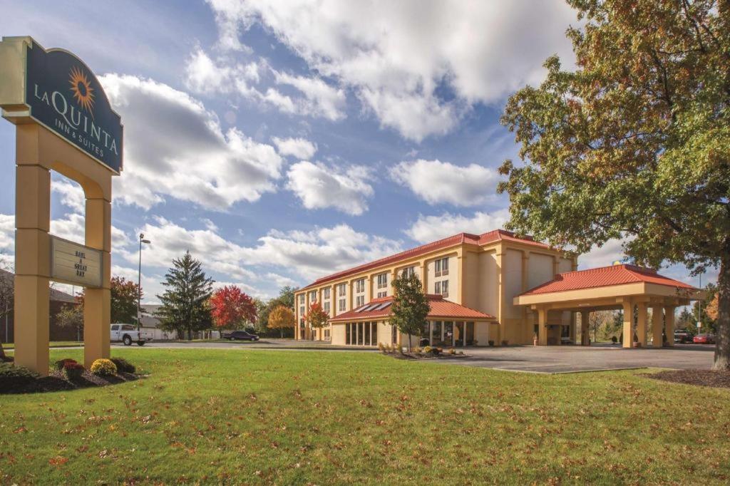 Country Inn & Suites By Radisson, Canton Near Hall Of Fame North Canton Exterior foto